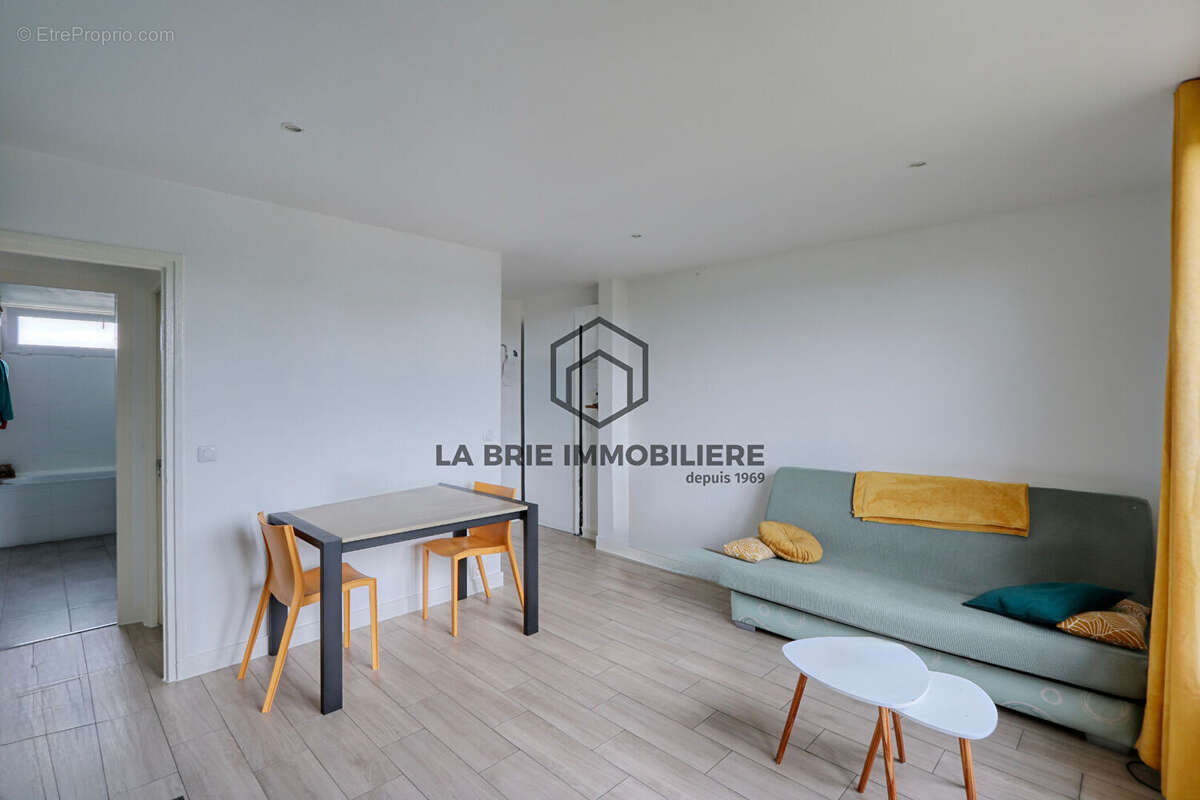 Appartement à BRIE-COMTE-ROBERT