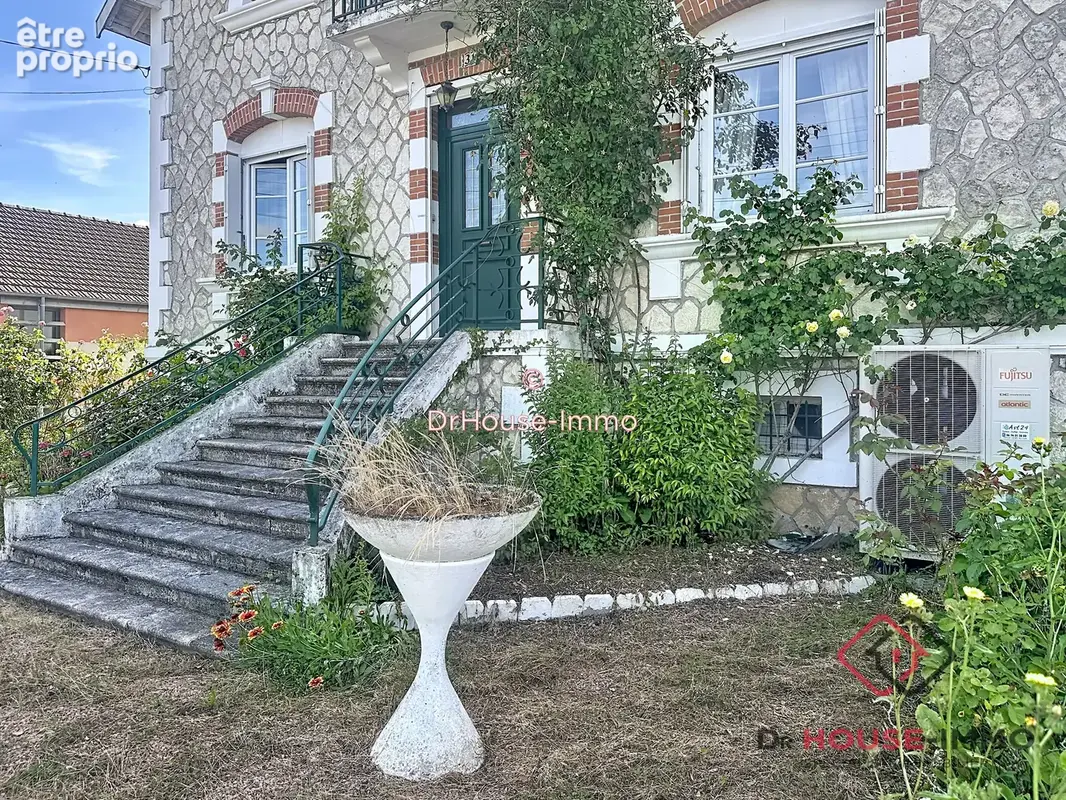 Maison 156 m² à Saint-Astier  - photo 2