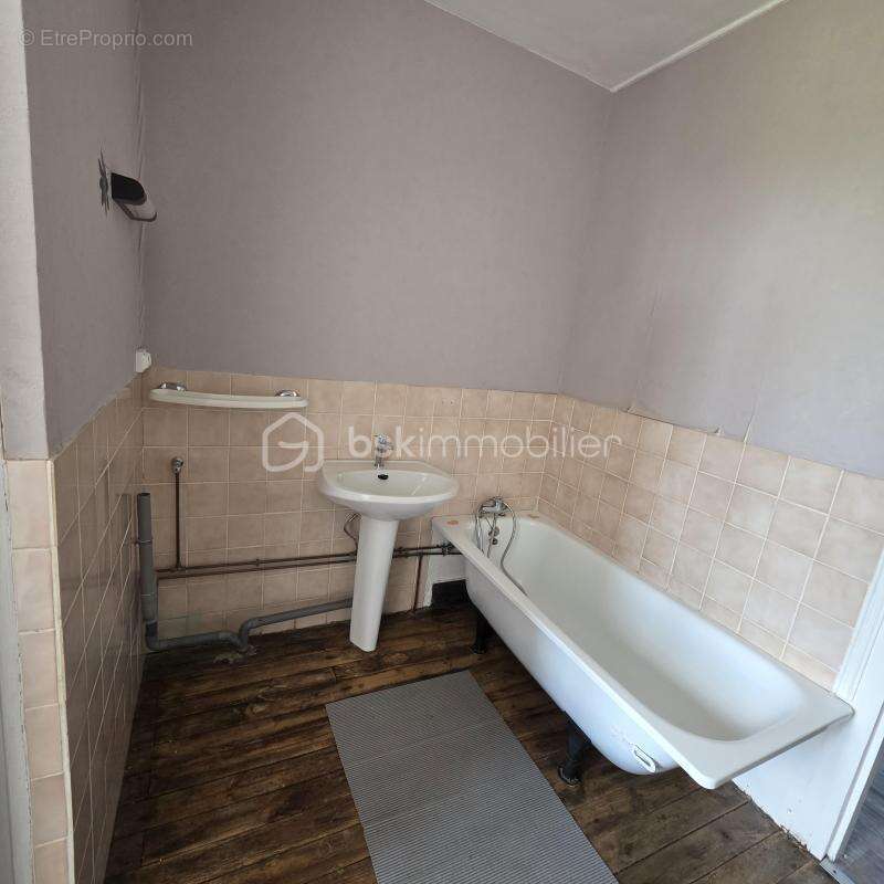Exclusif, et à saisir … Maison de 104 m2 habitable en excellent état et sur un terrain de 1180 m2 environ plus dépendance de 32  - photo 6