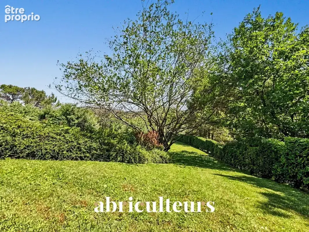 Splendide villa de 296 m² avec piscine, sauna, spa, terrain de 1,2 ha et vue exceptionnelle à Rognes (13840) - photo 24