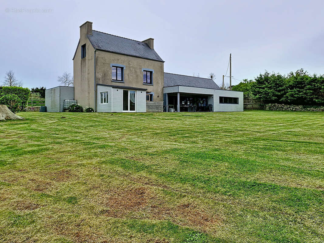 Maison à KERLOUAN
