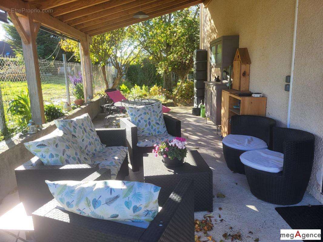 Maison à CREUZIER-LE-VIEUX