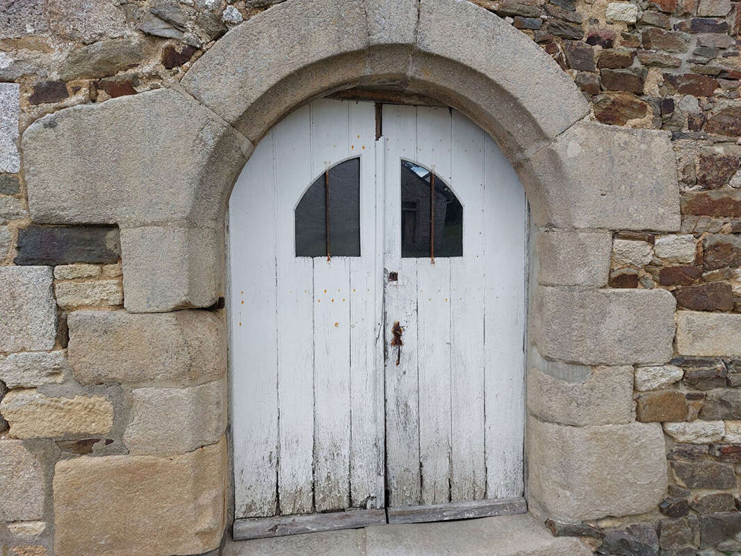 Maison à SAINT-THUAL
