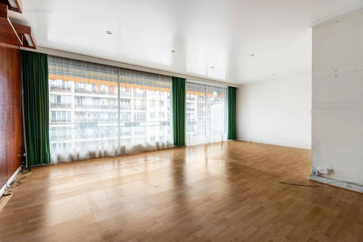 Appartement à LEVALLOIS-PERRET