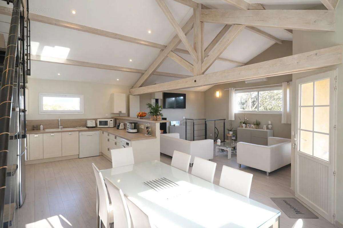 Maison à PERNES-LES-FONTAINES