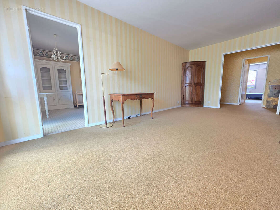 Grand T2 de 61 m²  Dijon Monchapet à rafraichir - photo 10