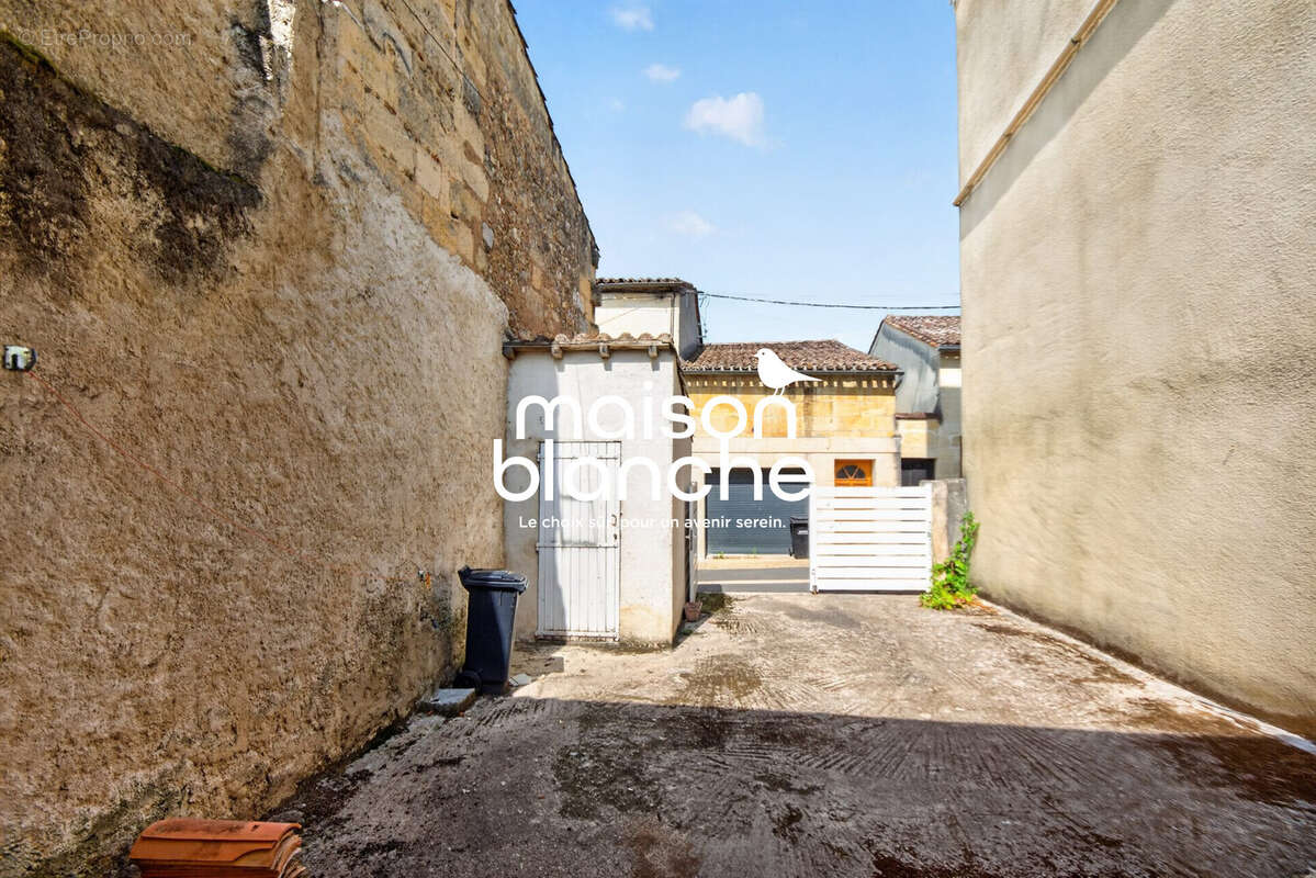 Maison 186 m² à Castillon-La-Bataille  - photo 3