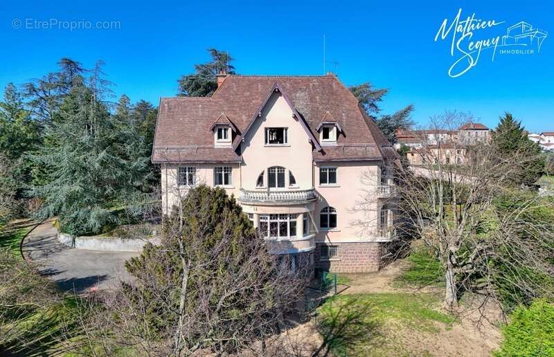Maison à CHAZELLES-SUR-LYON