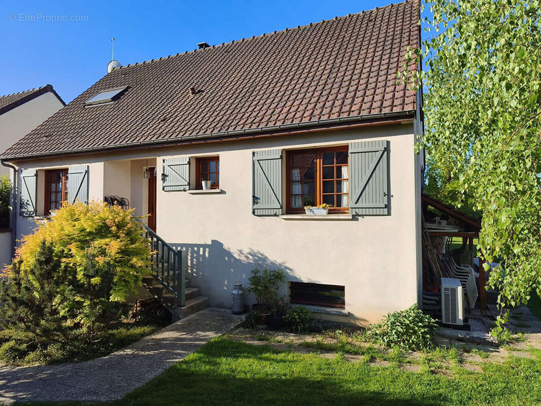 Maison à JOUARRE