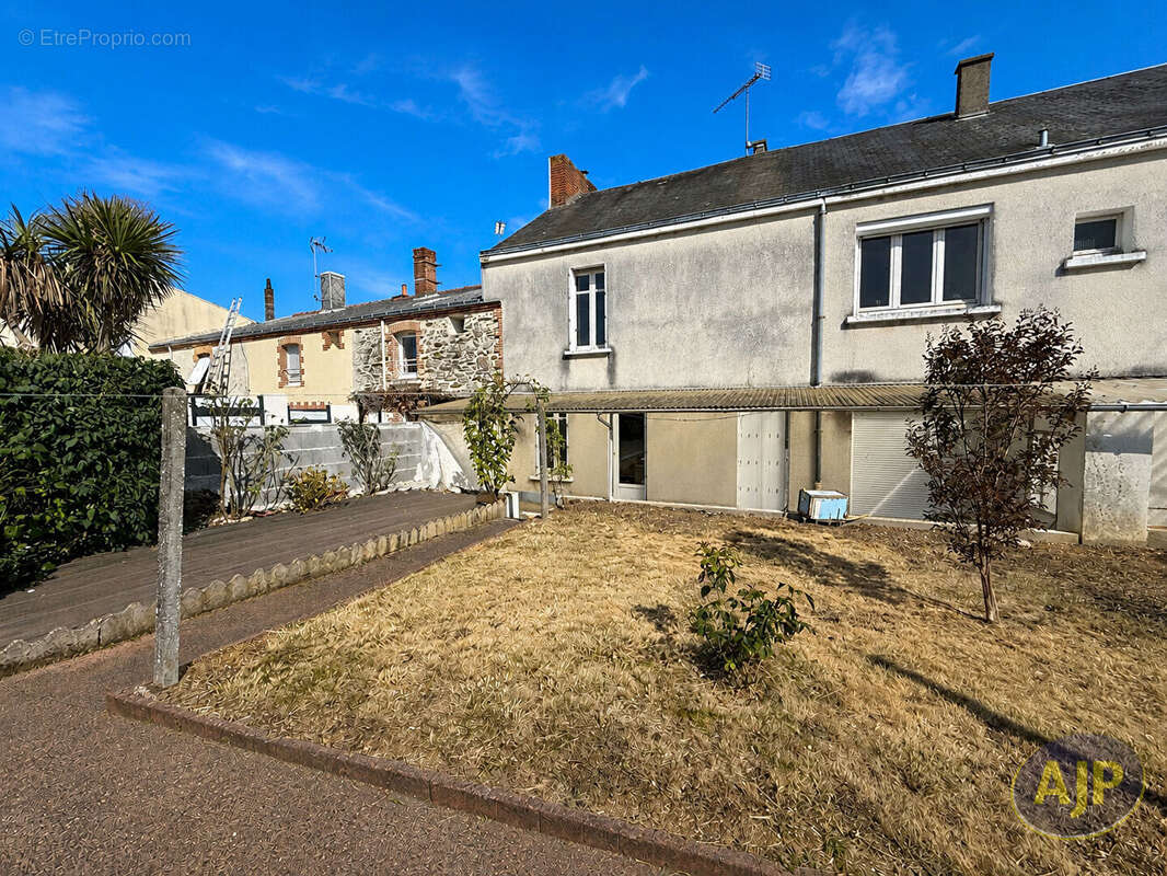 Maison 79 m² à Saint-Macaire-En-Mauges  - photo 9