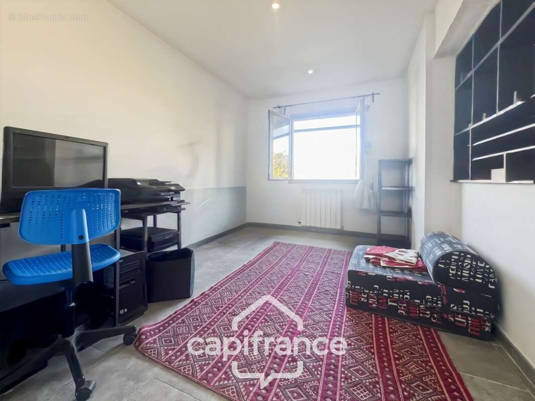 LES TAILLADES, maison individuelle de plain pied  de 210 m2, en campagne,  4 chambres, sur un terrain de 2900 m2 environ, piscin - photo 36