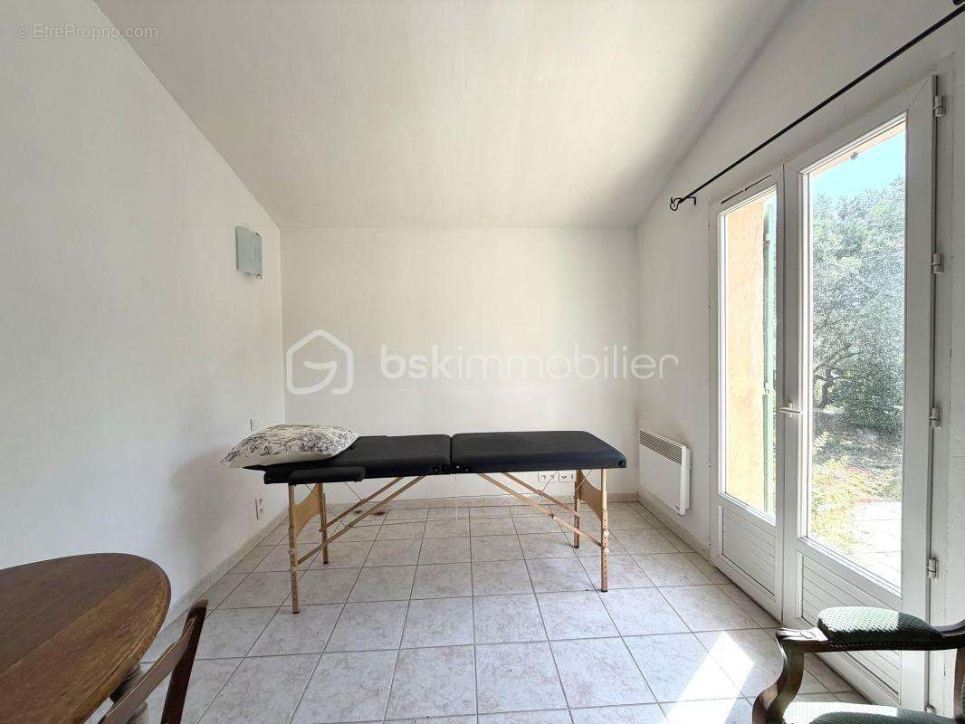 Rare à la vente : propriété avec dépendance indépendante à Saint-Saturnin-les-Apt - photo 22