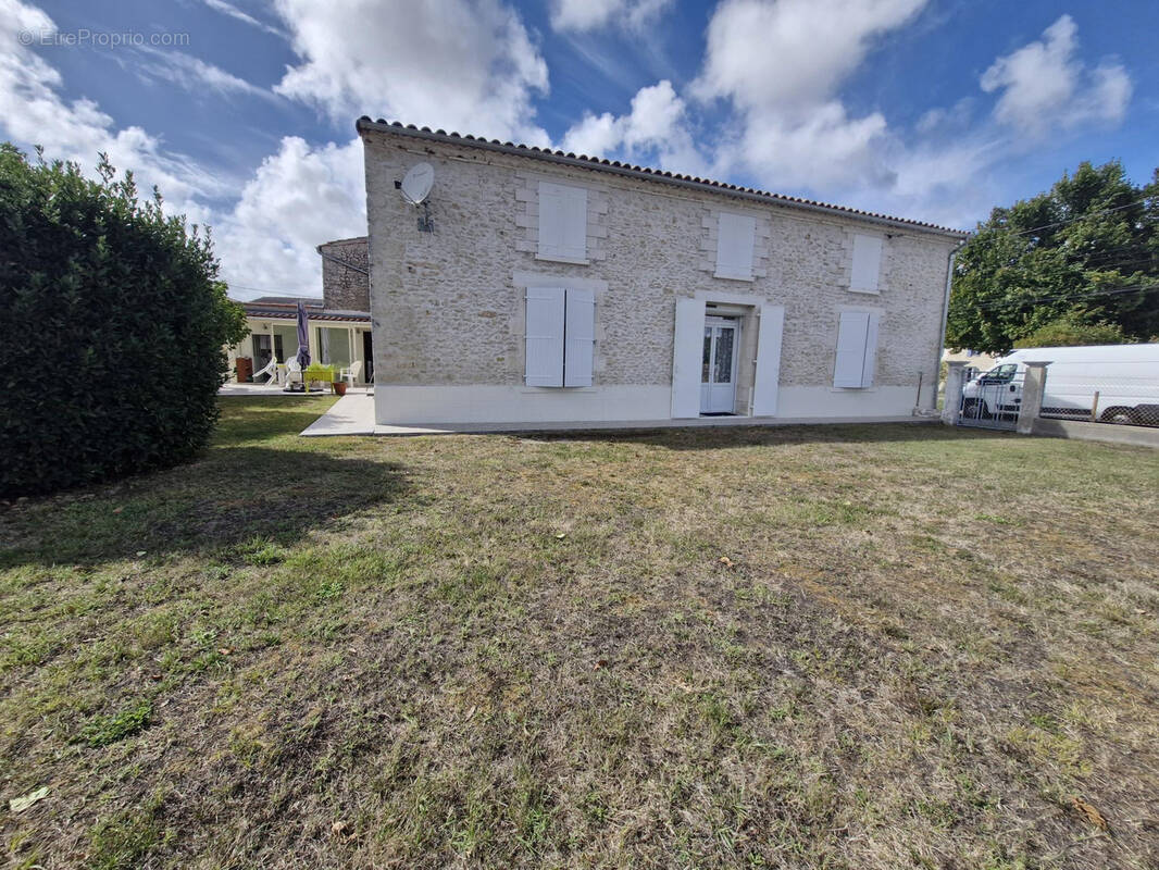 Maison à CORME-ECLUSE