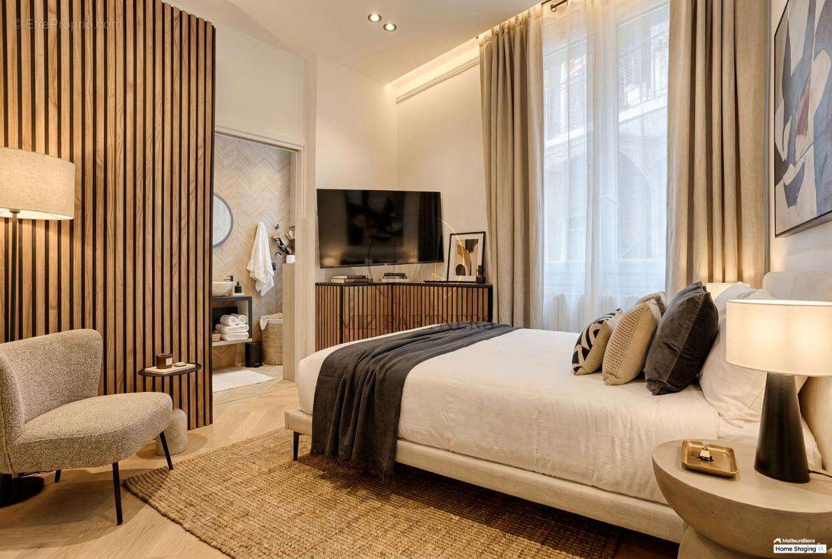 Appartement à PARIS-16E
