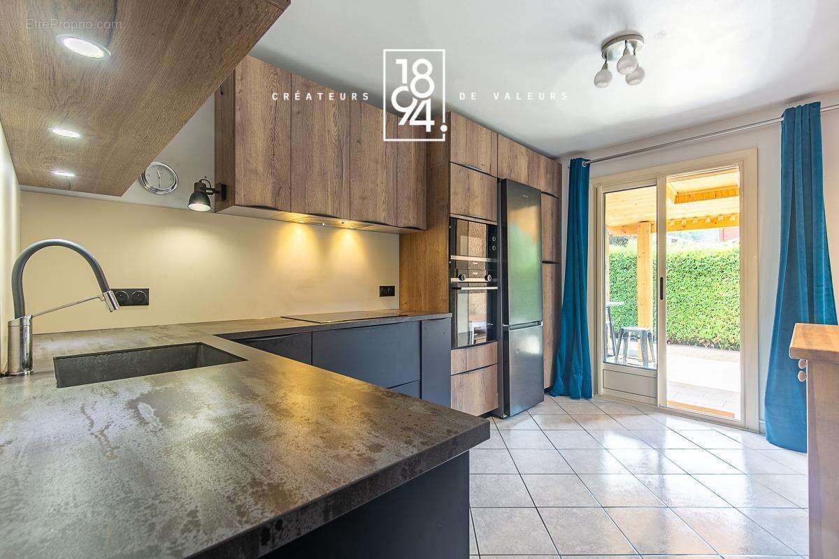 2 Maison T7 à vendre Enchastrayes 04 (04400)  128 m²  Terrasse, Garage, Carport, Jardin  - photo 6