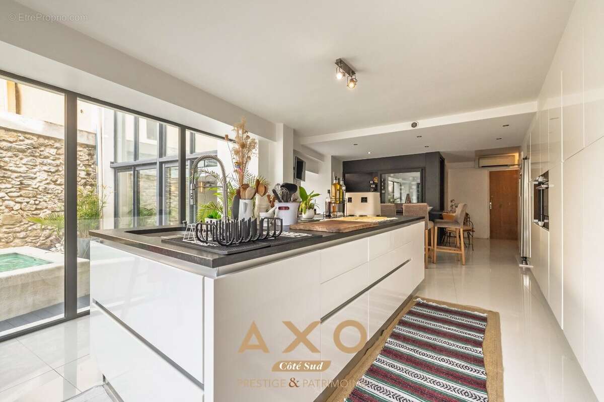 Lambesc - maison - 250m² - 3 chambres - piscine - 750 000  - photo 9