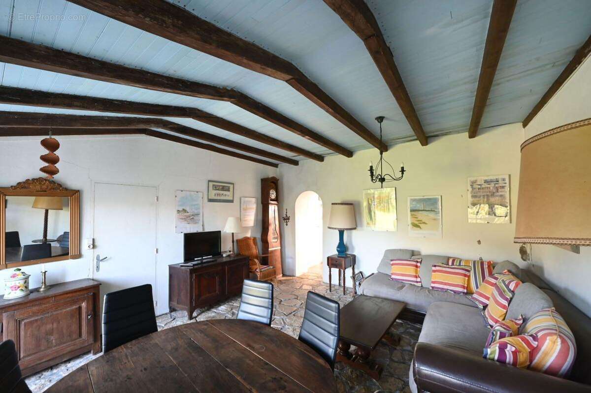 Maison à SAINT-CLEMENT-DES-BALEINES