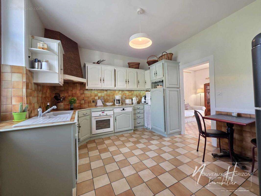 Maison 182 m² à Saint-Junien  - photo 2