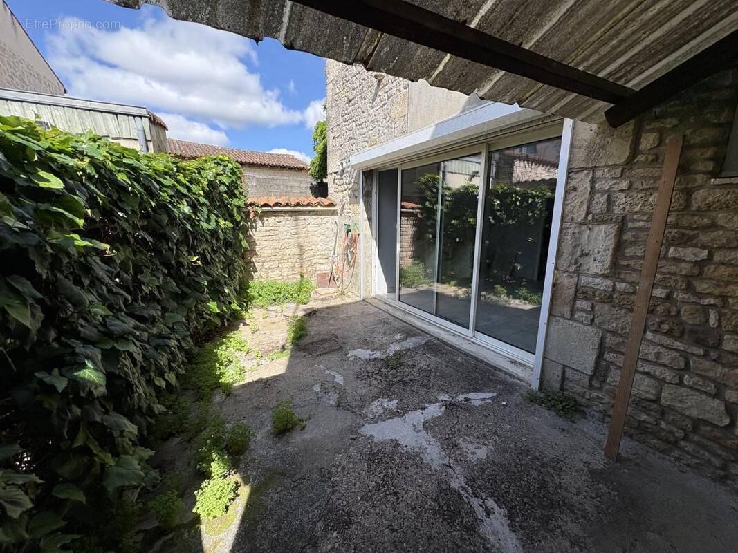 Maison à COULON