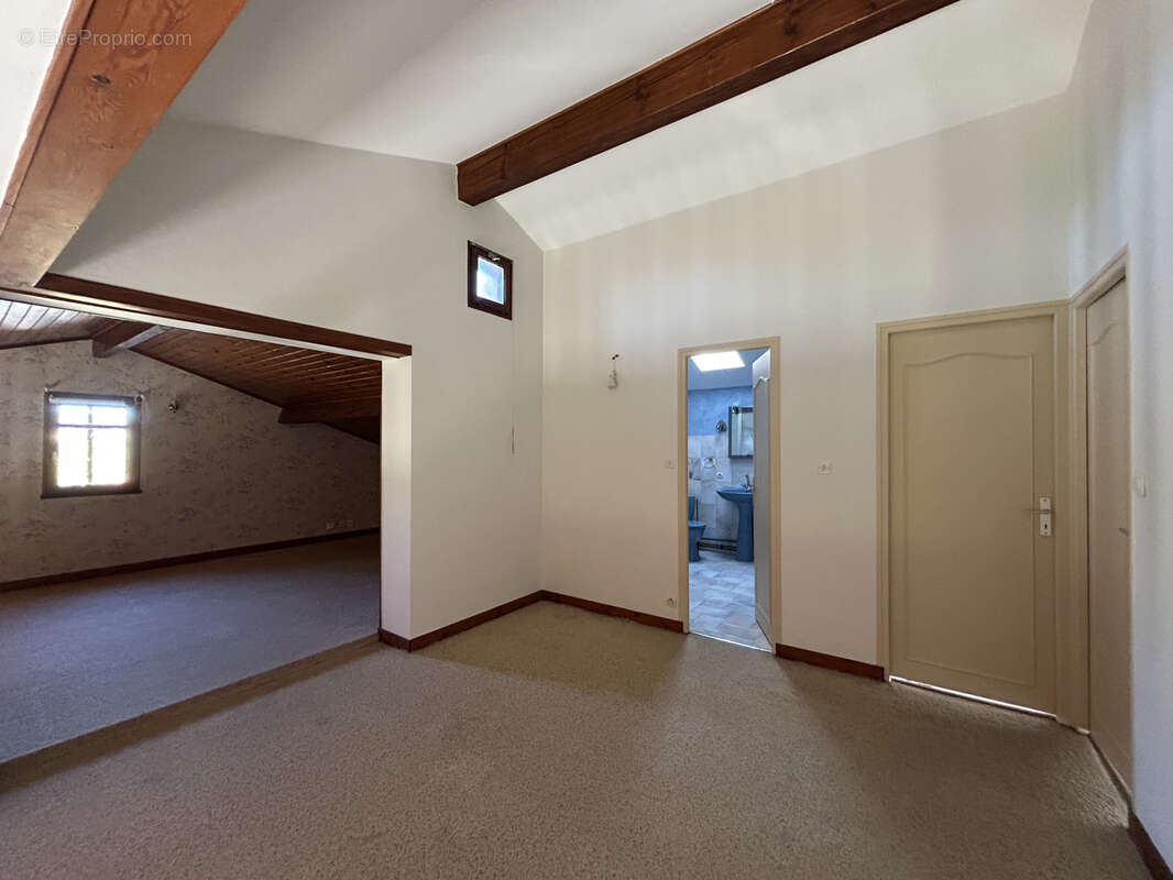 Maison familiale avec 4 chambres et jardin - proches commerces - photo 13