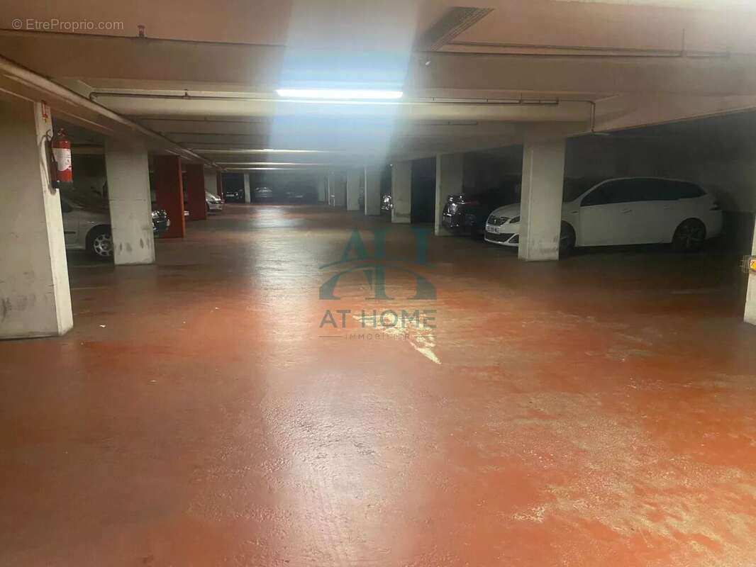 Parking à PARIS-10E