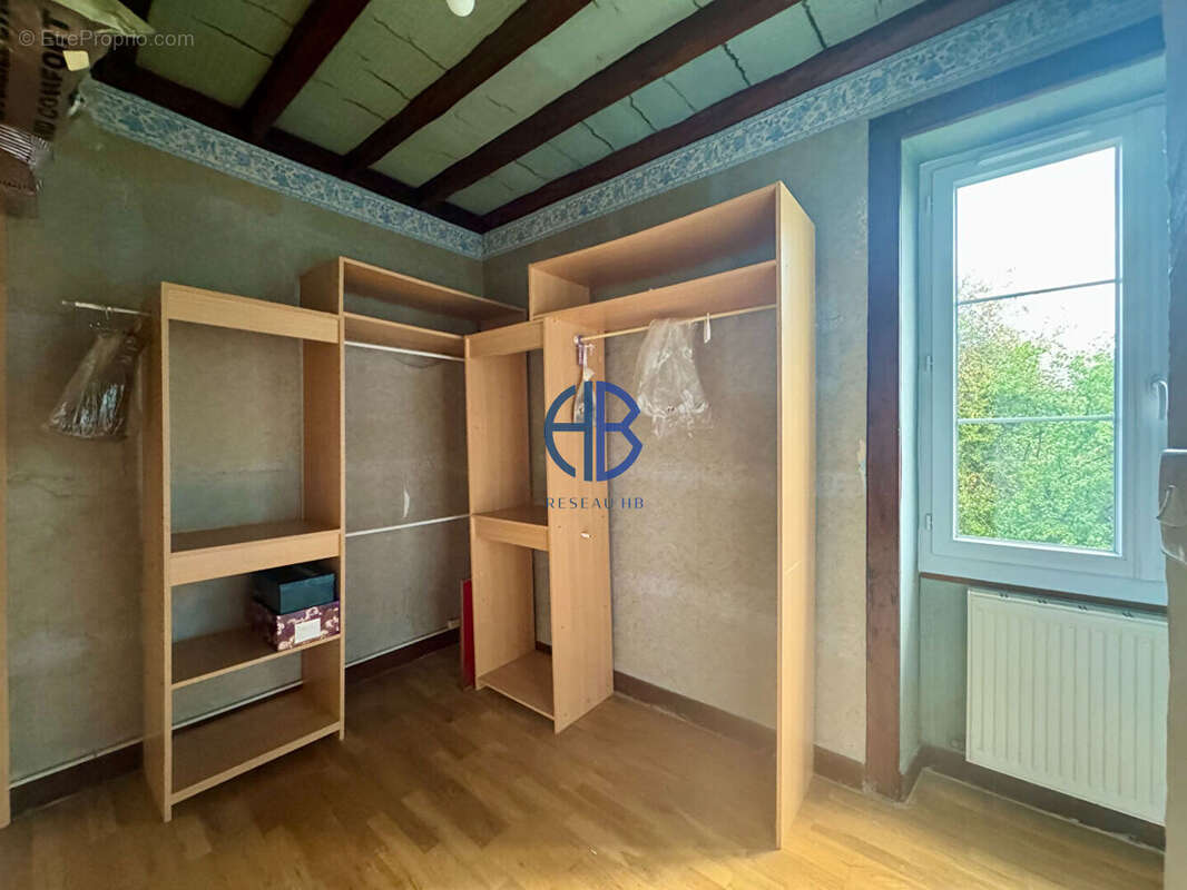 Maison à SAINT-VICTOR-DE-MORESTEL