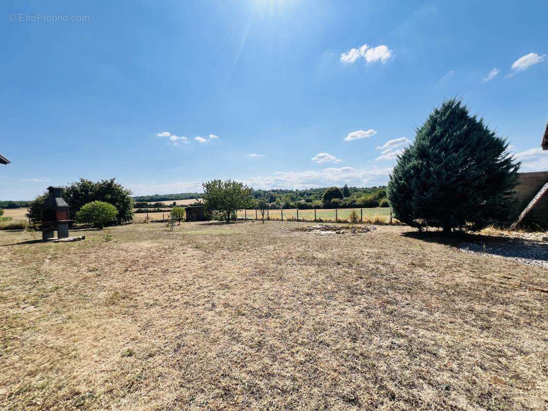 Maison 130 m² à Taponnat-Fleurignac  - photo 9