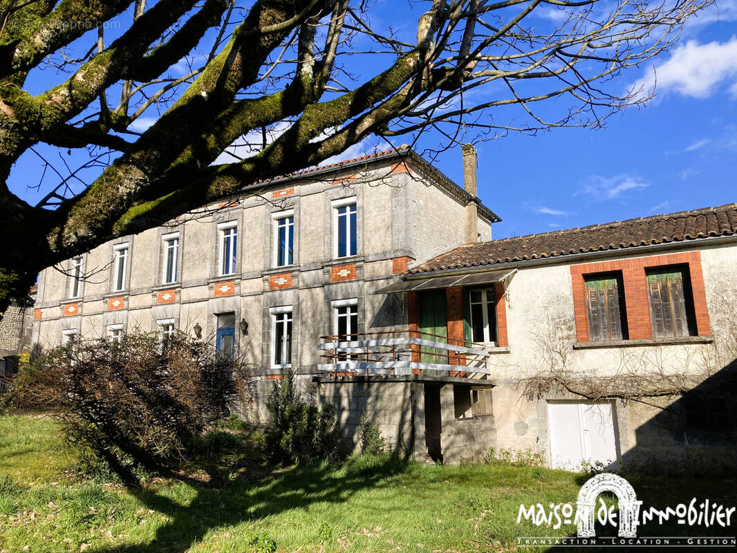Maison à SEGONZAC