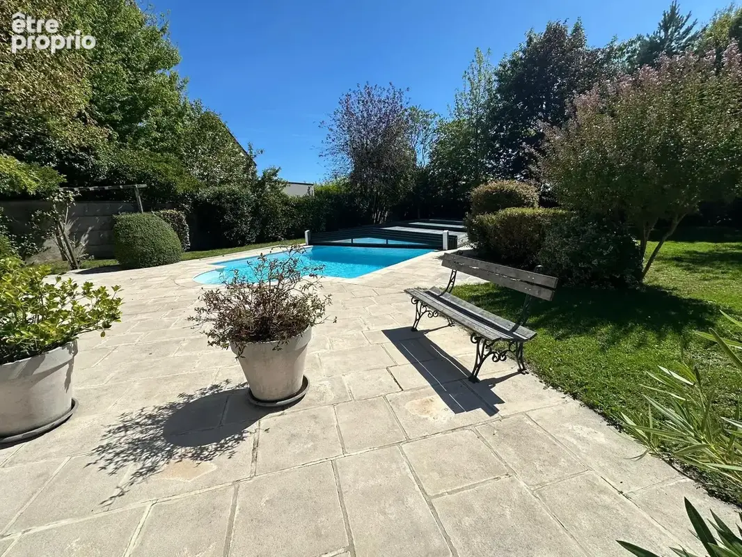 Tours limite Saint Cyr sur Loire, propriété exceptionnelle à vendre. - photo 4