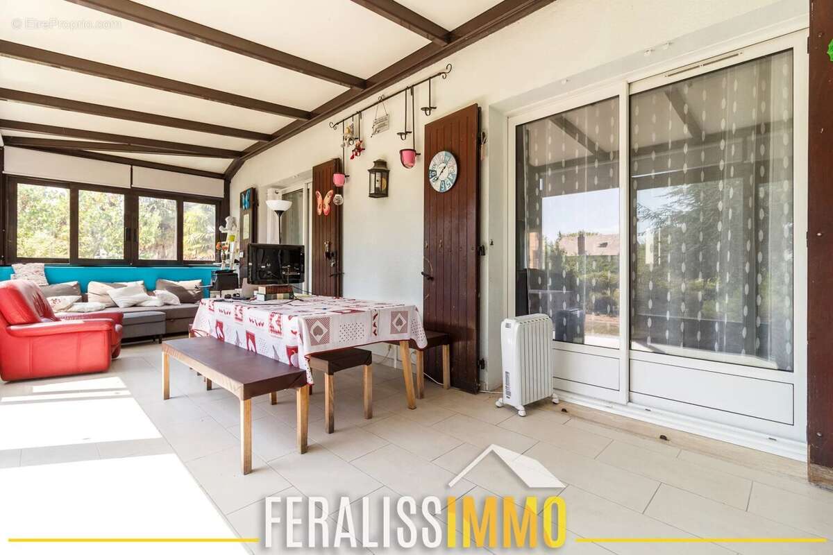 Maison familiale de 220 m2 avec sous-sol total et double gar - photo 19