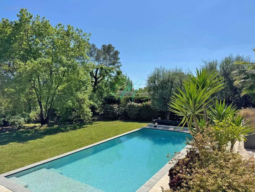 Maison à ROQUEFORT-LES-PINS