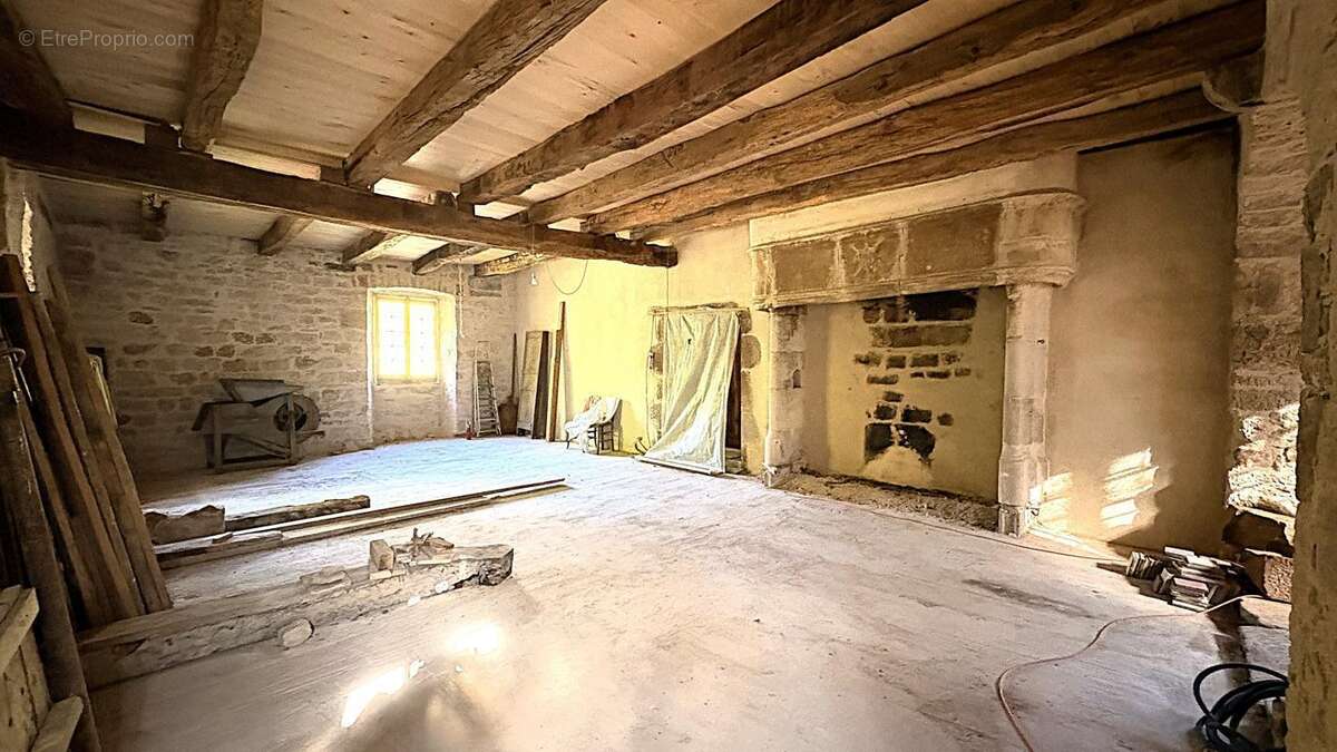 Maison à MARCILLAC-VALLON