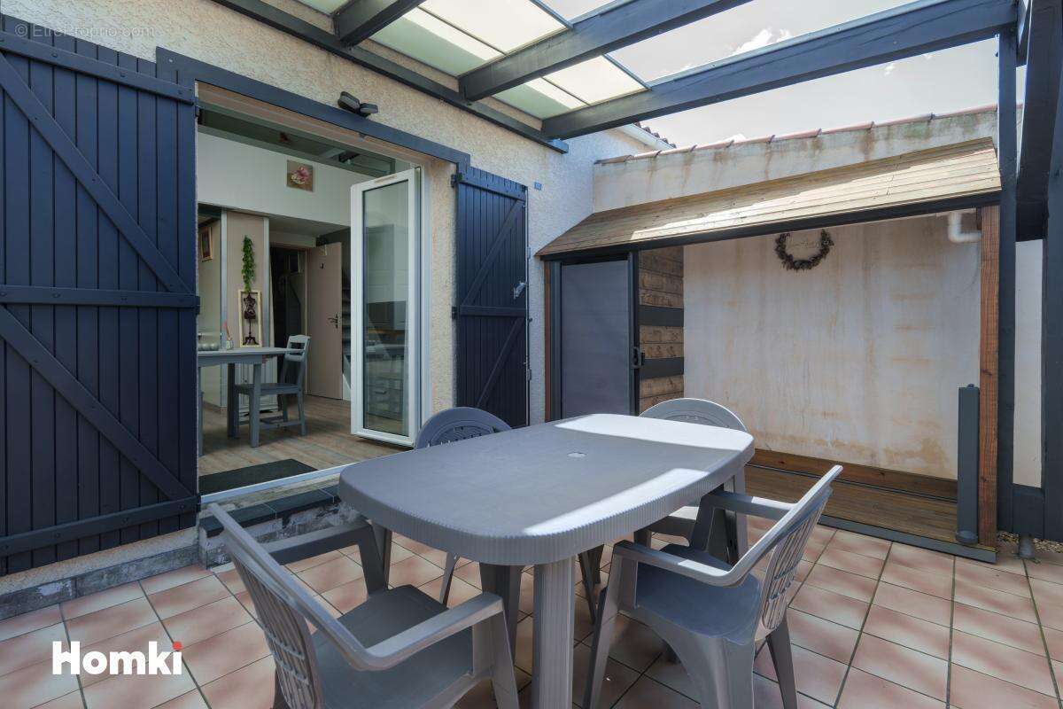 Maison à VIC-LA-GARDIOLE