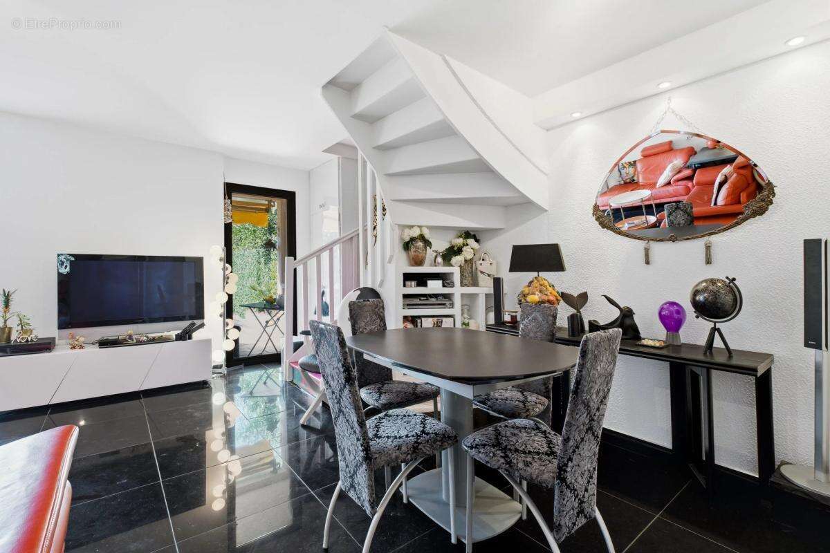 Appartement à VALBONNE