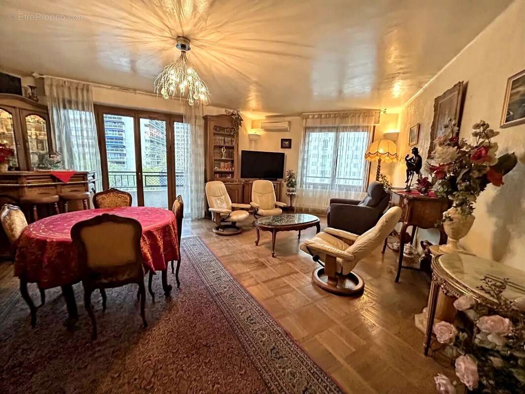 Appartement à MARSEILLE-6E