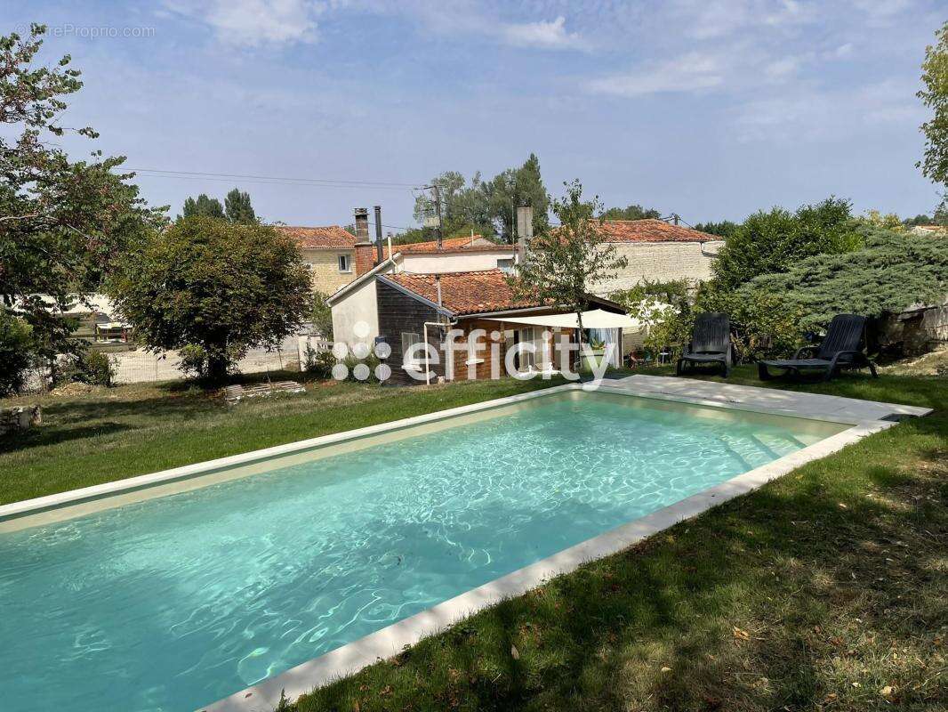 Maison 110 m² à Amberac  - photo 4