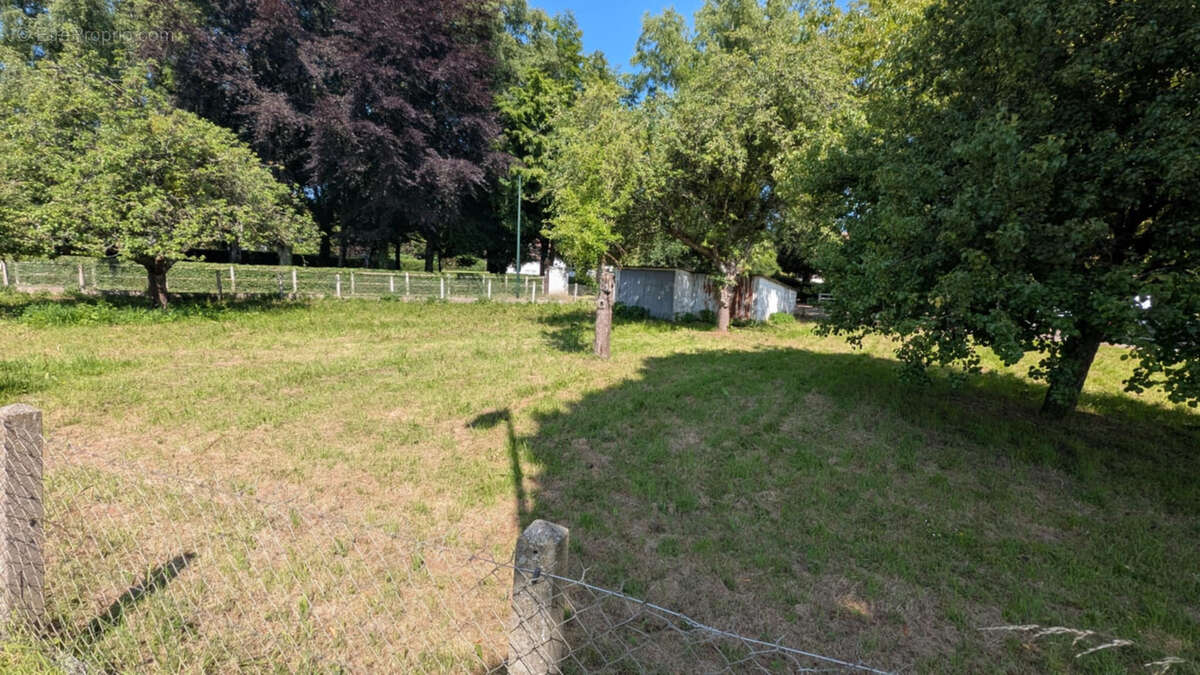 Terrain à LA FRENAYE