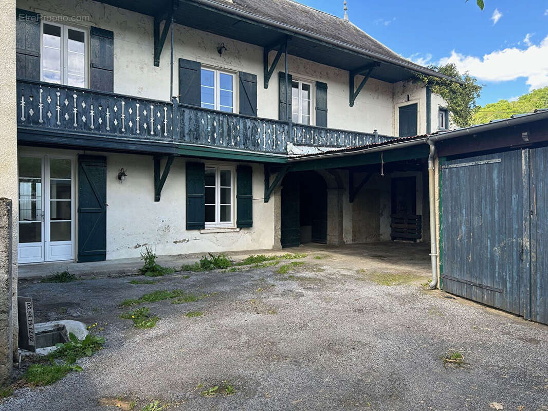 Maison à SAUGUIS-SAINT-ETIENNE