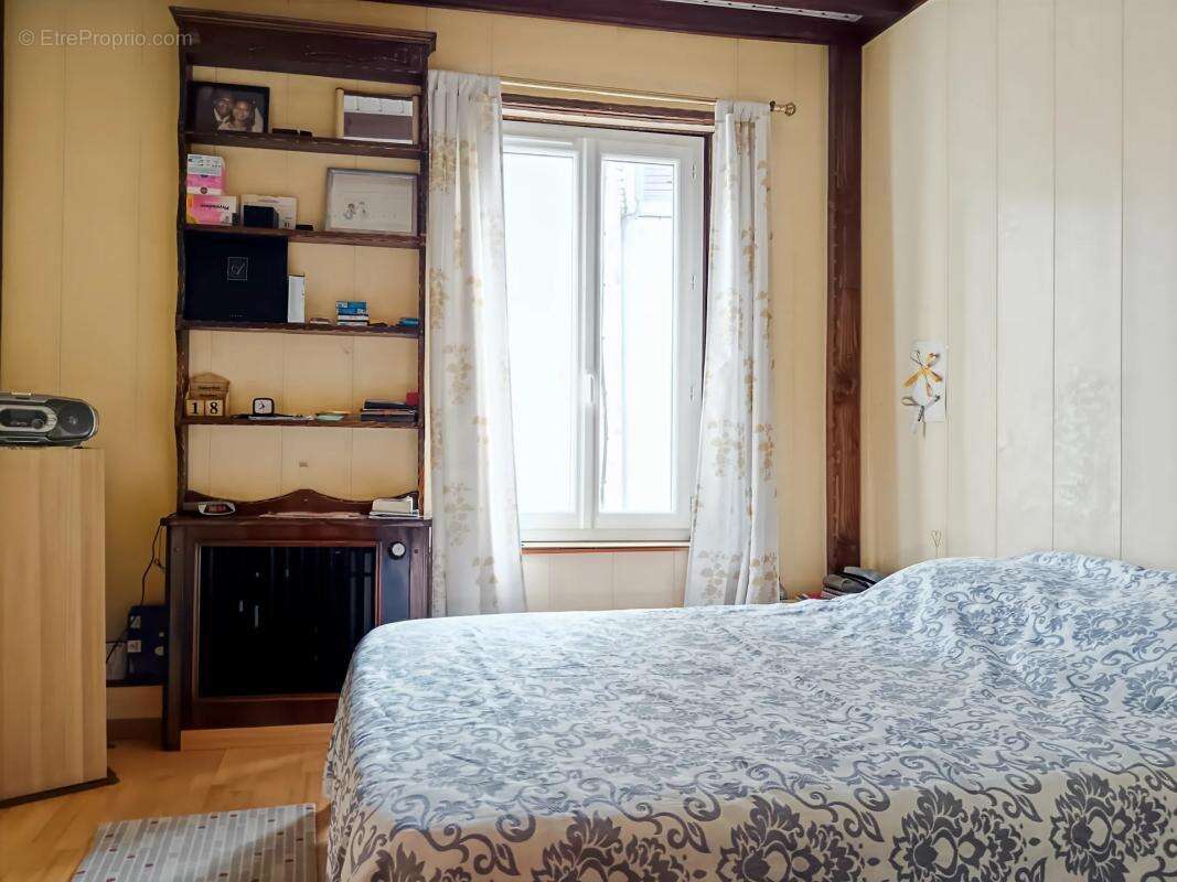 Maison à CROUTTES-SUR-MARNE