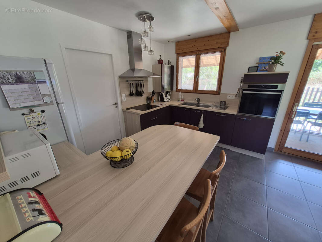 Maison individuelle de 2011 de type ossature bois de 141 m2 édifiée sur un terrain de 2292 m2 - photo 10