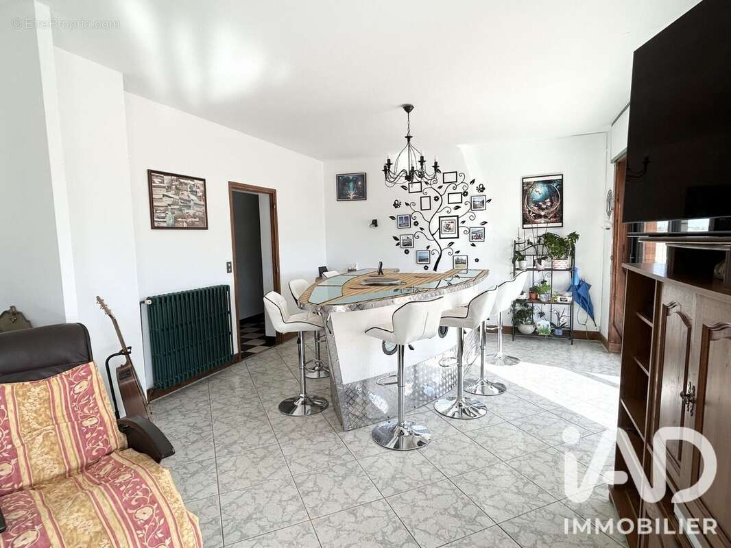 Maison 303 m² à Guilly  - photo 5
