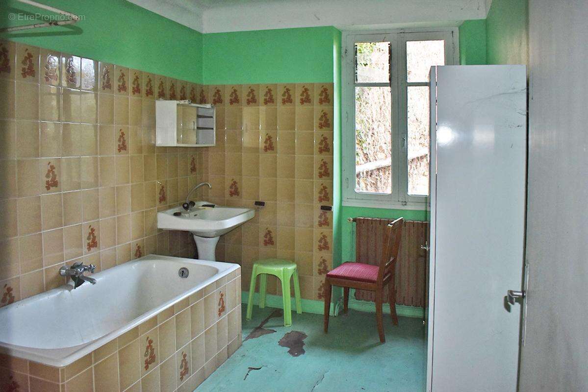 Maison à LA CHAPELLE-AUBAREIL