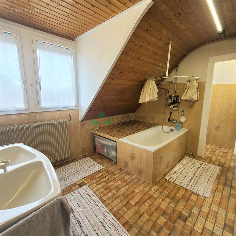 Quartier idéal, maison accolée 6 pièces de 108 m2 - photo 6