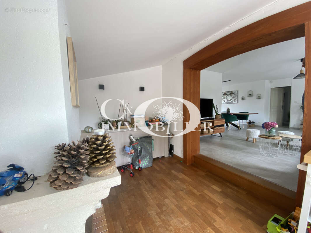 Maison dans le bourg sur jardin clos - photo 5