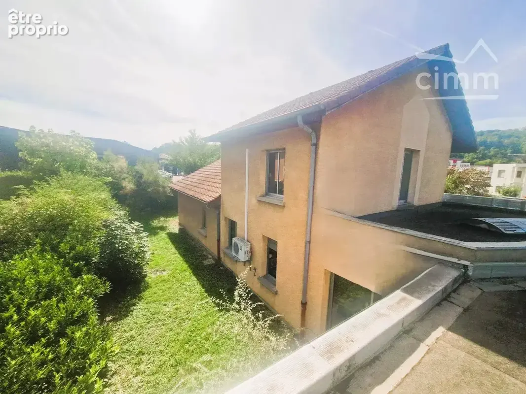 BOURGOIN-JALLIEU – BIEN RARE ! 381,50 m² sur 1 528 m² : maison de fonction 85,50 m² + 6 bureaux + garage – Fort potentiel locati - photo 25