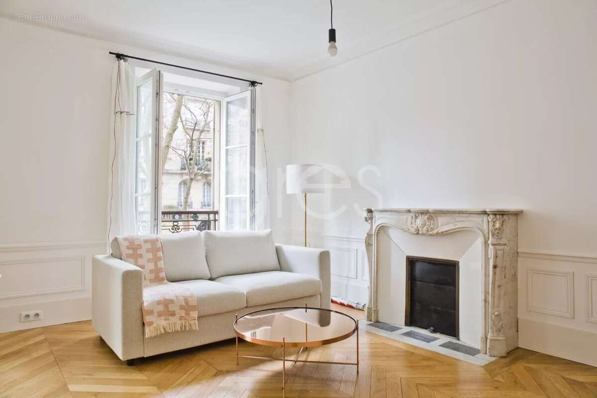 Appartement à PARIS-7E