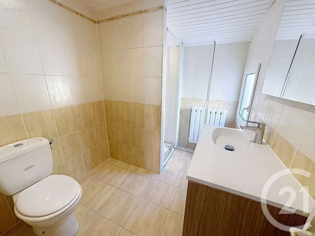Maison 77 m² à Soyaux  - photo 9