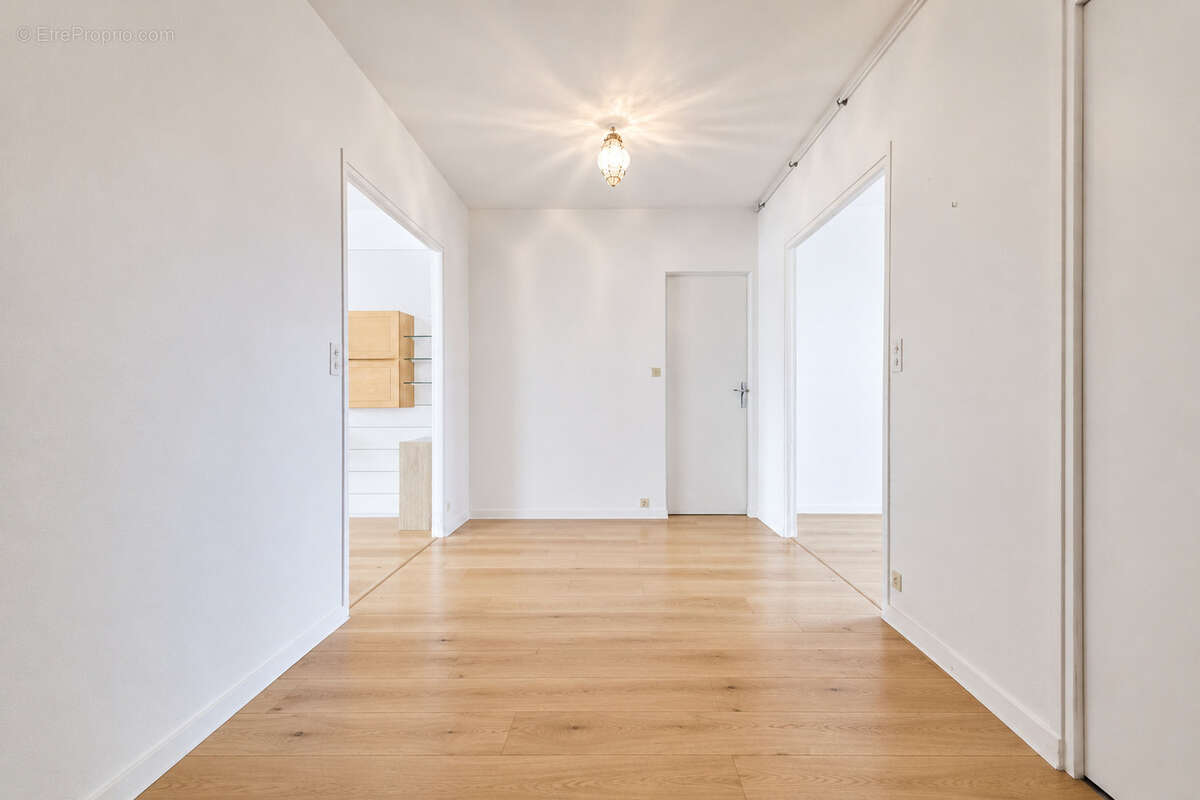 Appart 157 m2, T7, climatisé, balcon, garages, proche centre ville - photo 5