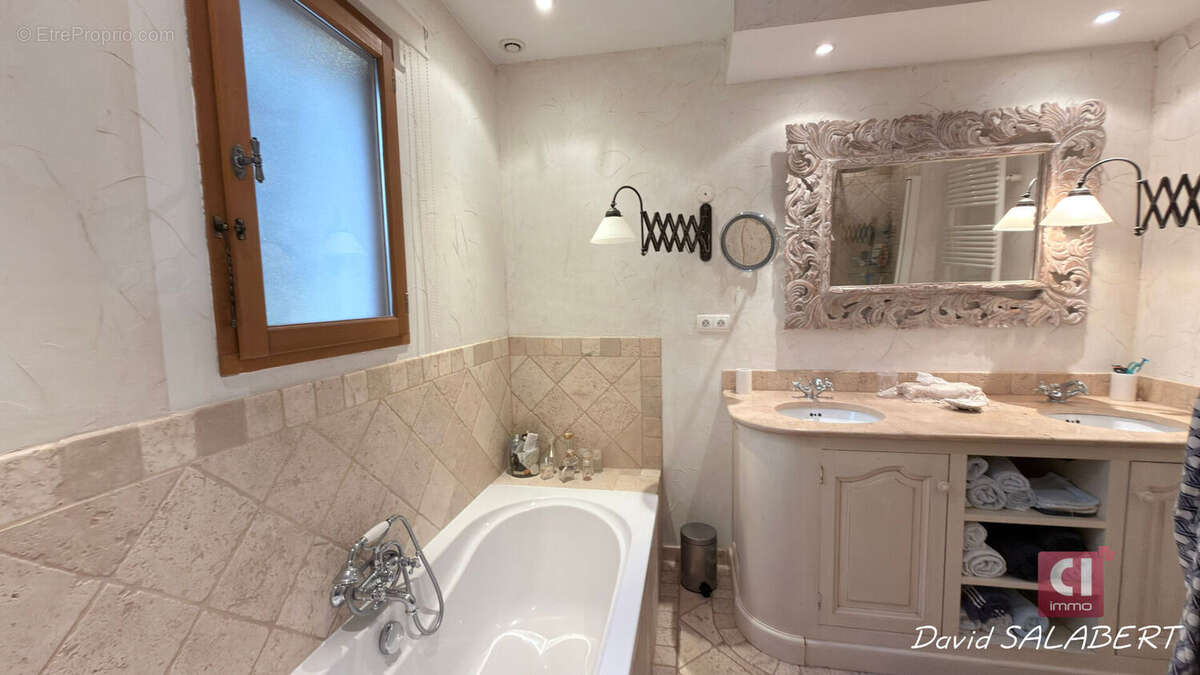 Garéoult -villa familiale de 170 m² avec cinq chambres, piscine et terrain paysager - photo 16