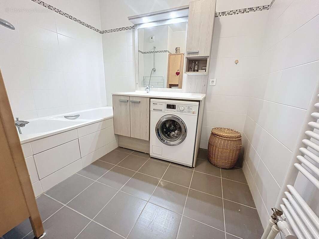 Appartement à MARNES-LA-COQUETTE